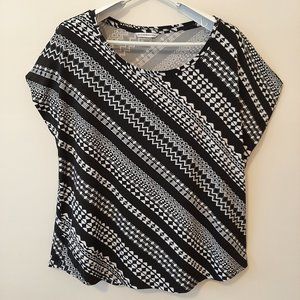 Allison Daley top Size Large short sleeved black and white